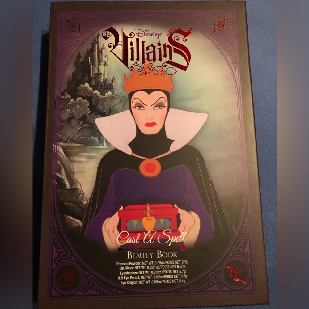 NEW Disney Villains Cast A Spell Beauty Book.